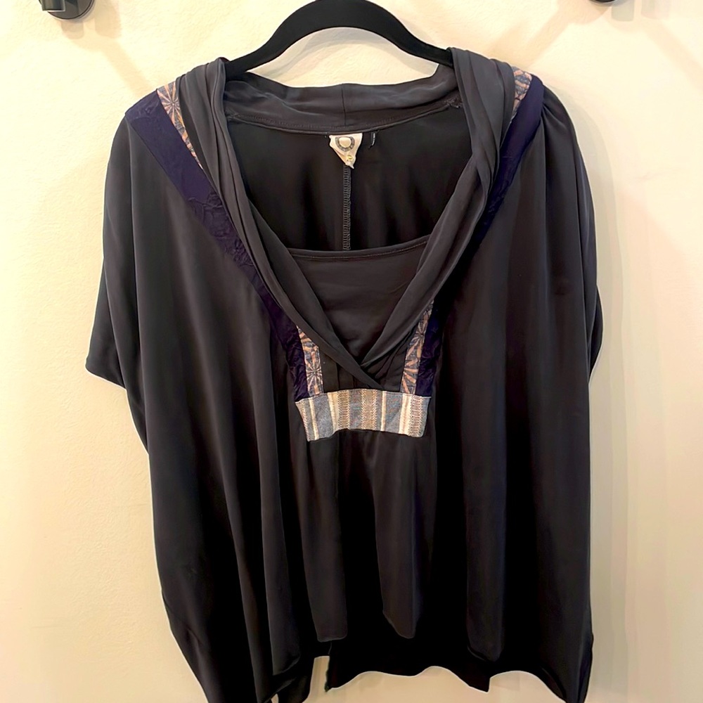 Akemi & Kin Gray Blouse Medium